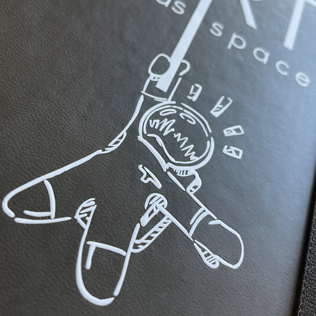 NOTE BOOK "HANGING ON ART"
